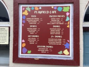 Playfield Cafeのメニュー表の写真です