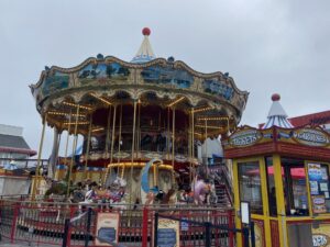 ピア39いあるメリーゴーランドの写真です